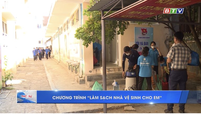 Hình ảnh: Nhân viên Công ty Sạch 24h Làm vệ sinh cho 16 trường Tiểu học ở Quy Nhơn (Nguồn: Thời sự BTV)